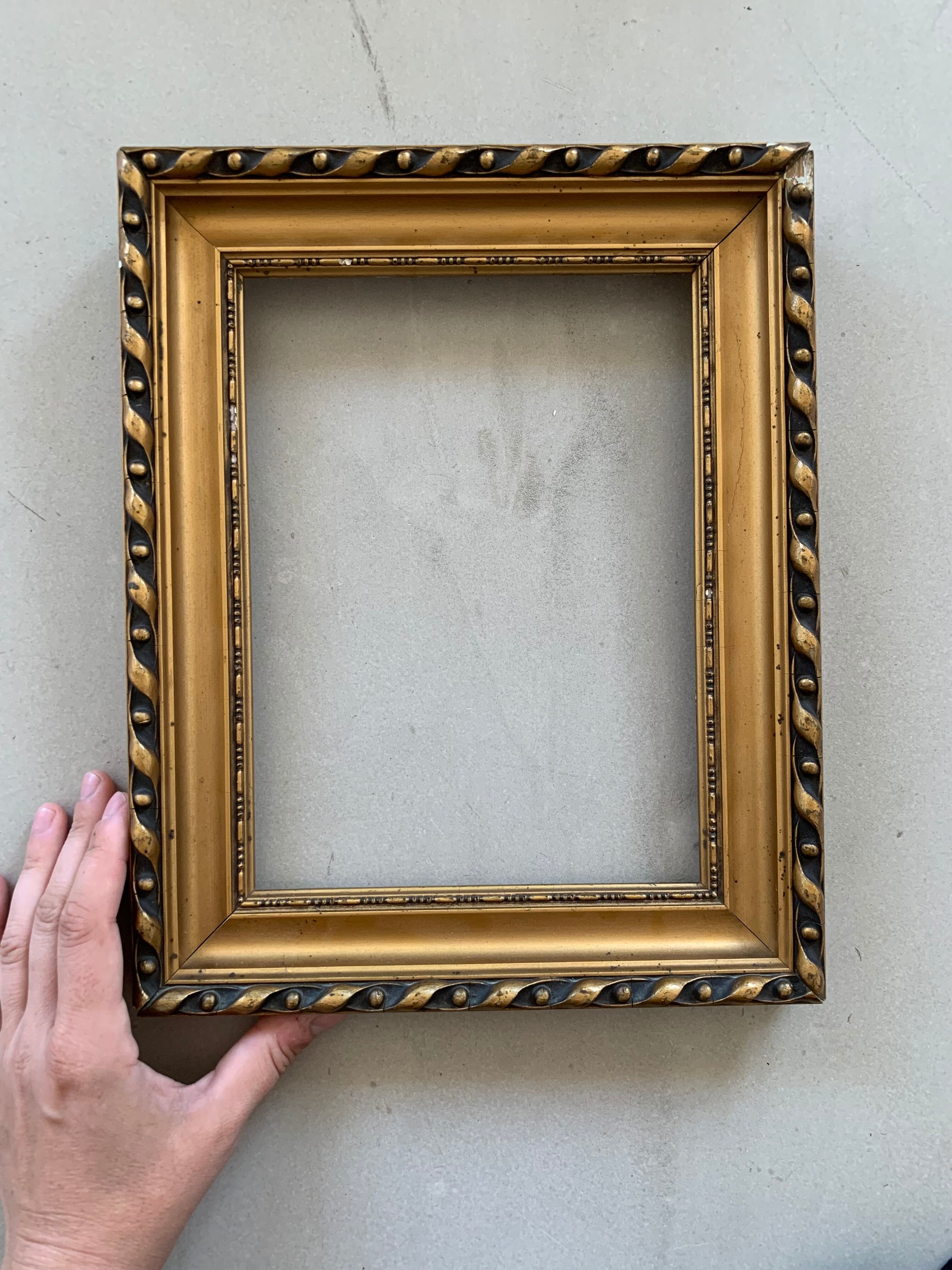 Golden frame 25x30cm