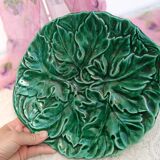 DIgoin serving dish with leaf decoration