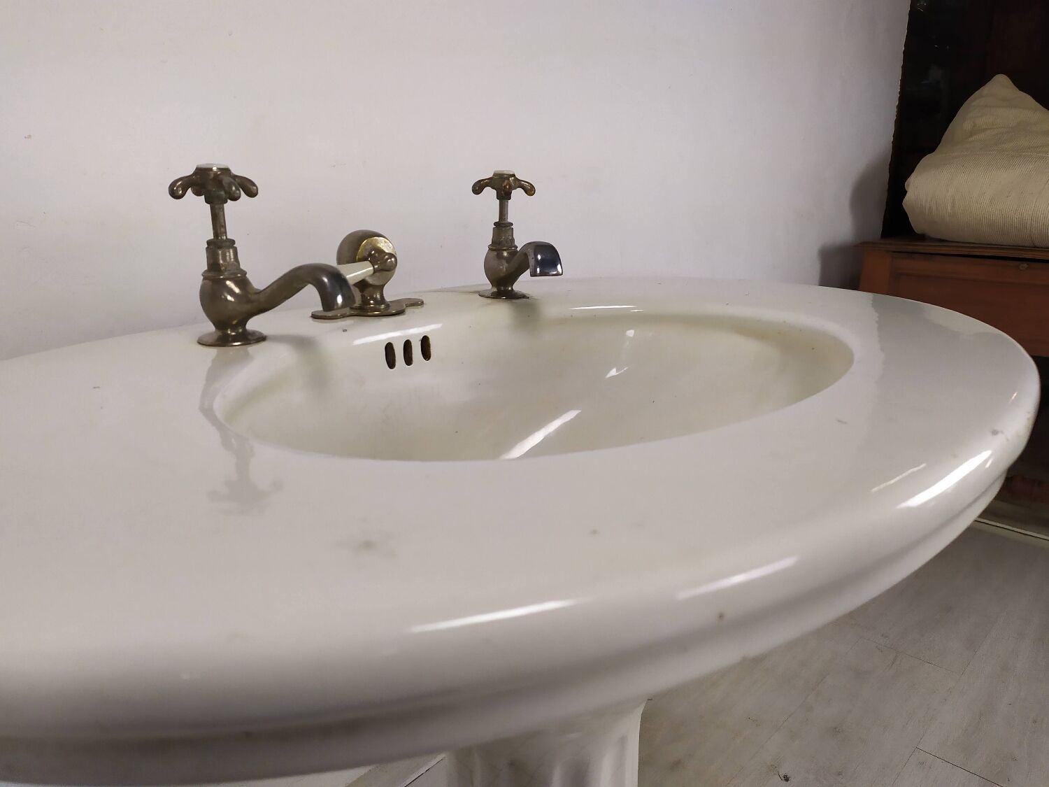 Vasque évier porcelaine sur pied