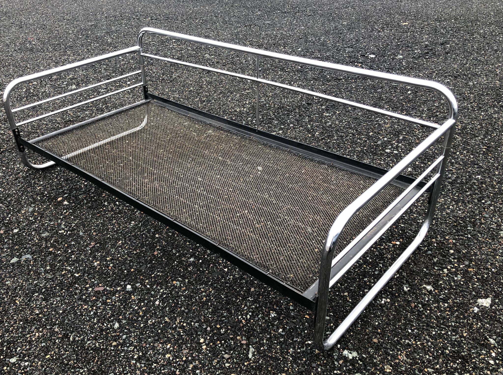 Canapé chromé époque Bauhaus ou lit de jour, Tchécoslovaquie, 1930
