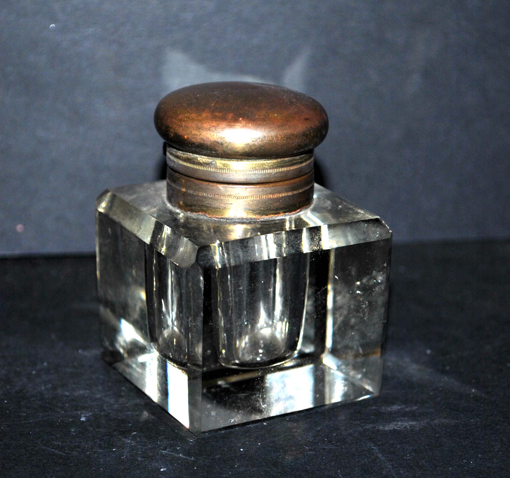 Old square inkwell in cut glass - art deco office accessory 1920