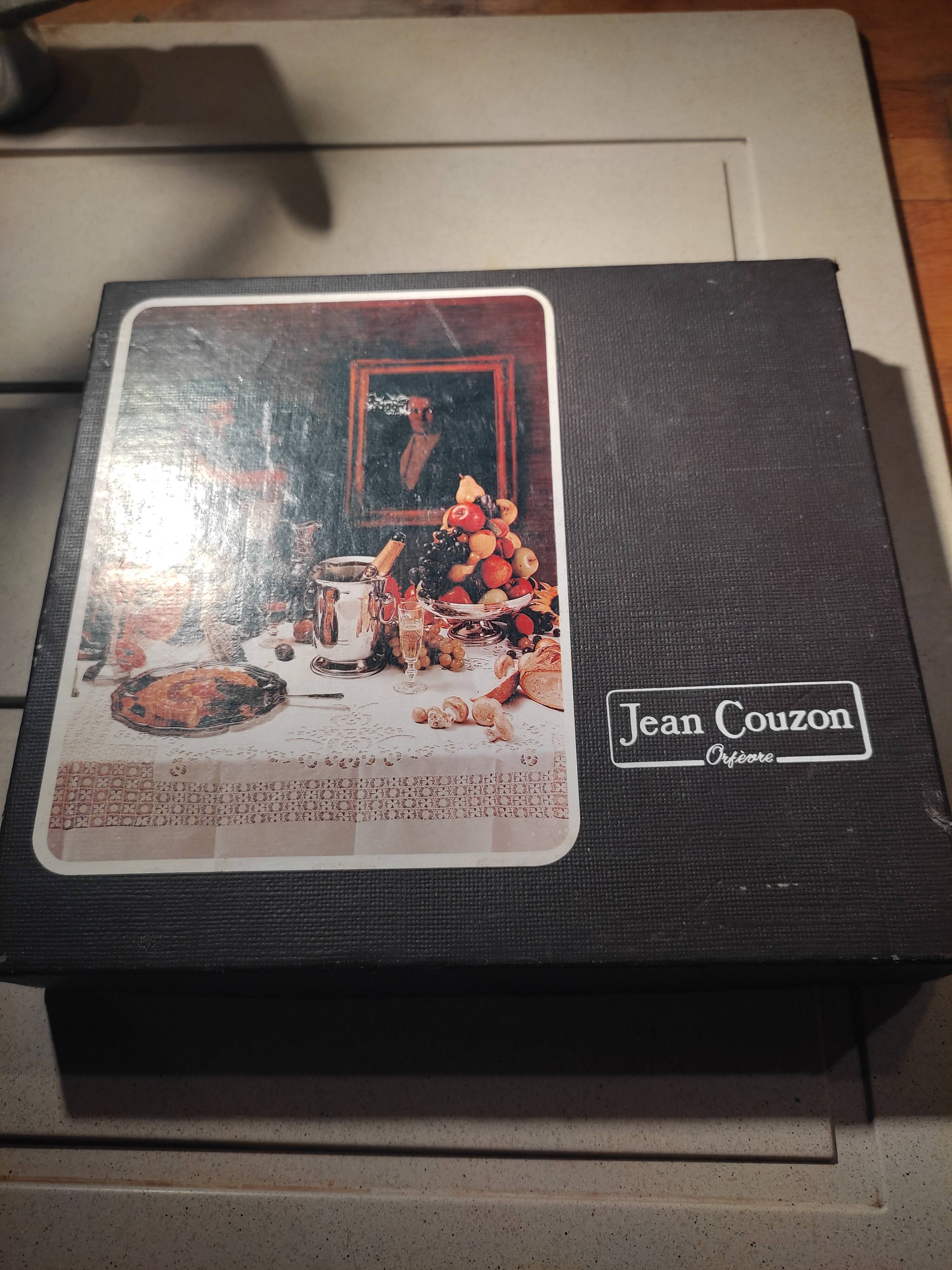 Aperitif dish leaf shape