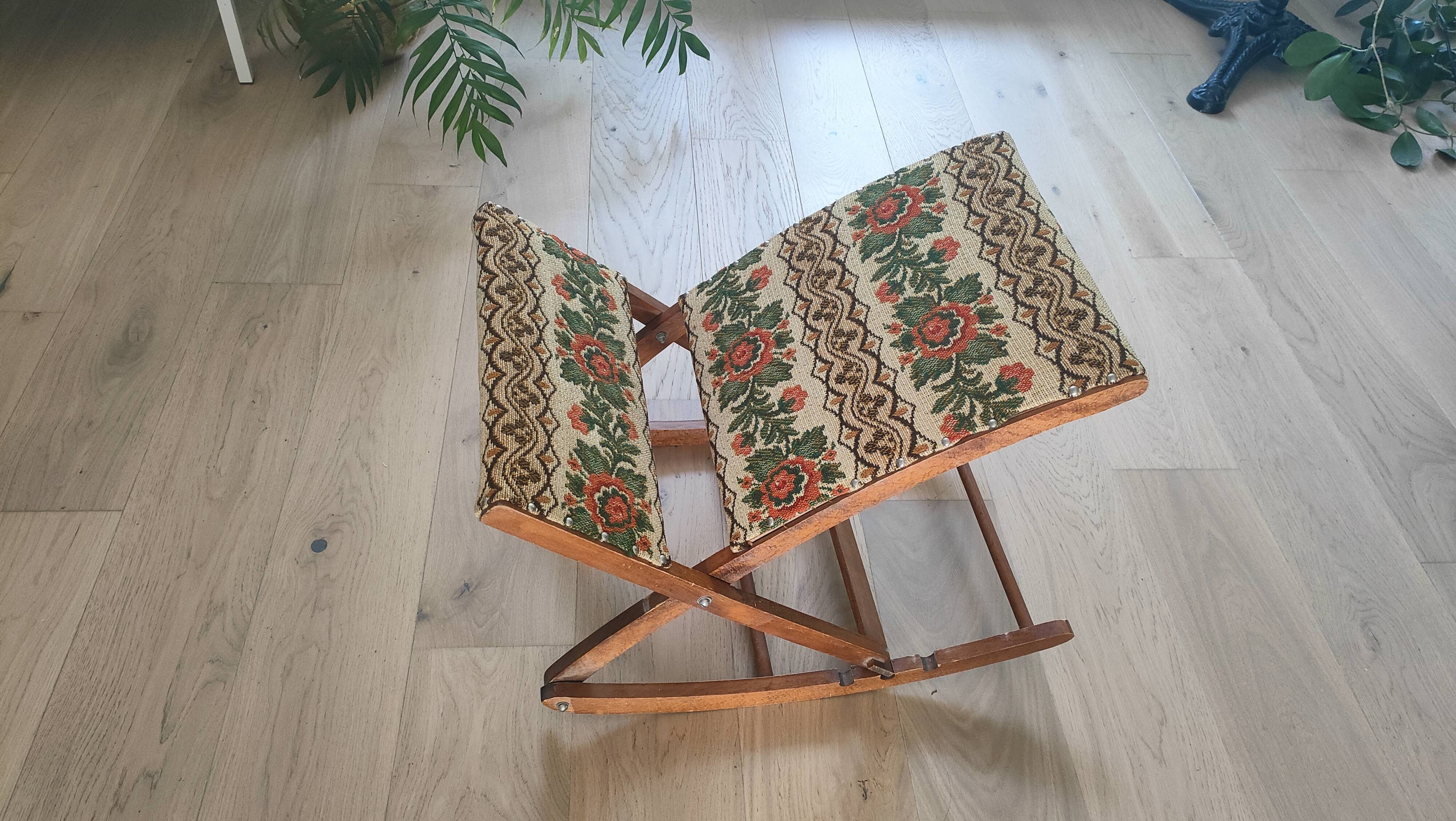Foldable footrest year 70