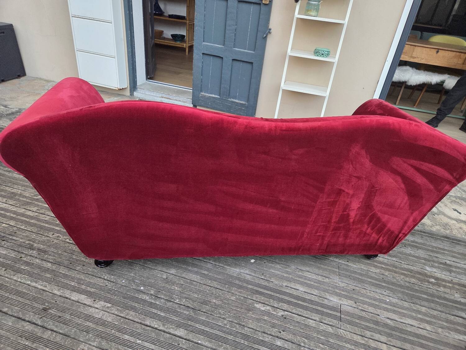 Red divan