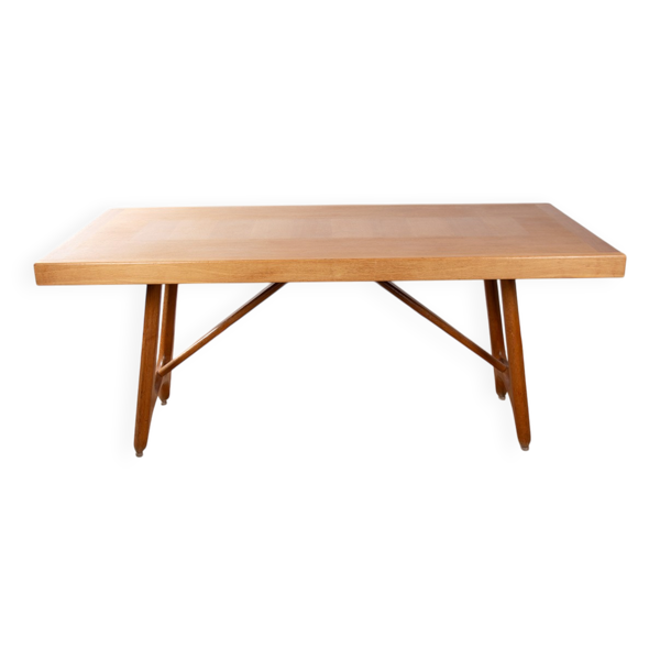Grande table de repas extensible en chêne par Guillerme et Chambron 1960.