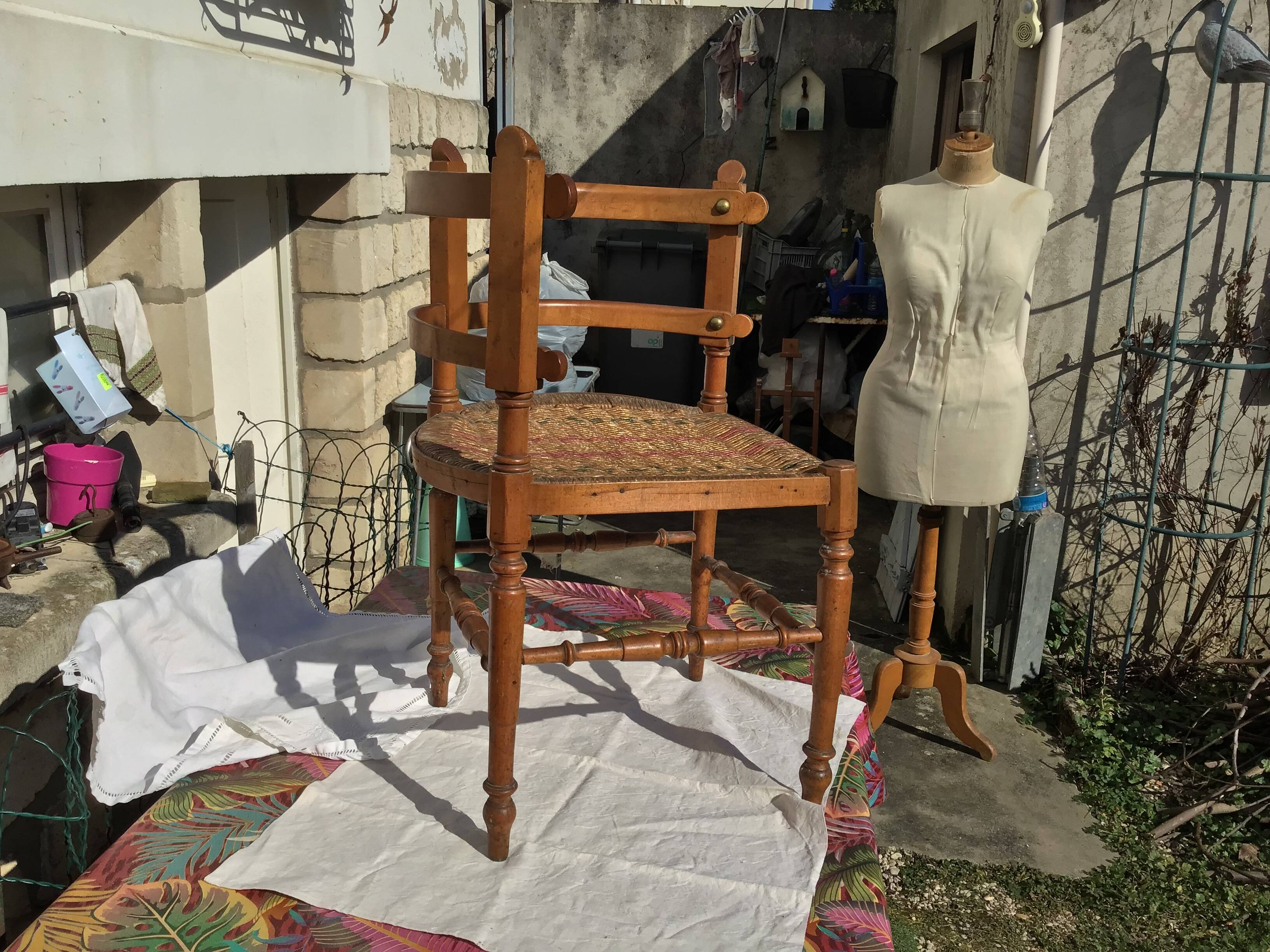 straw-style corner armchair