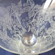 6 small stemmed glasses in the shape of a chalice, engraved decoration. Art Deco period.