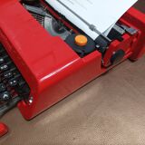Machine a écrire rouge Olivetti Valentine