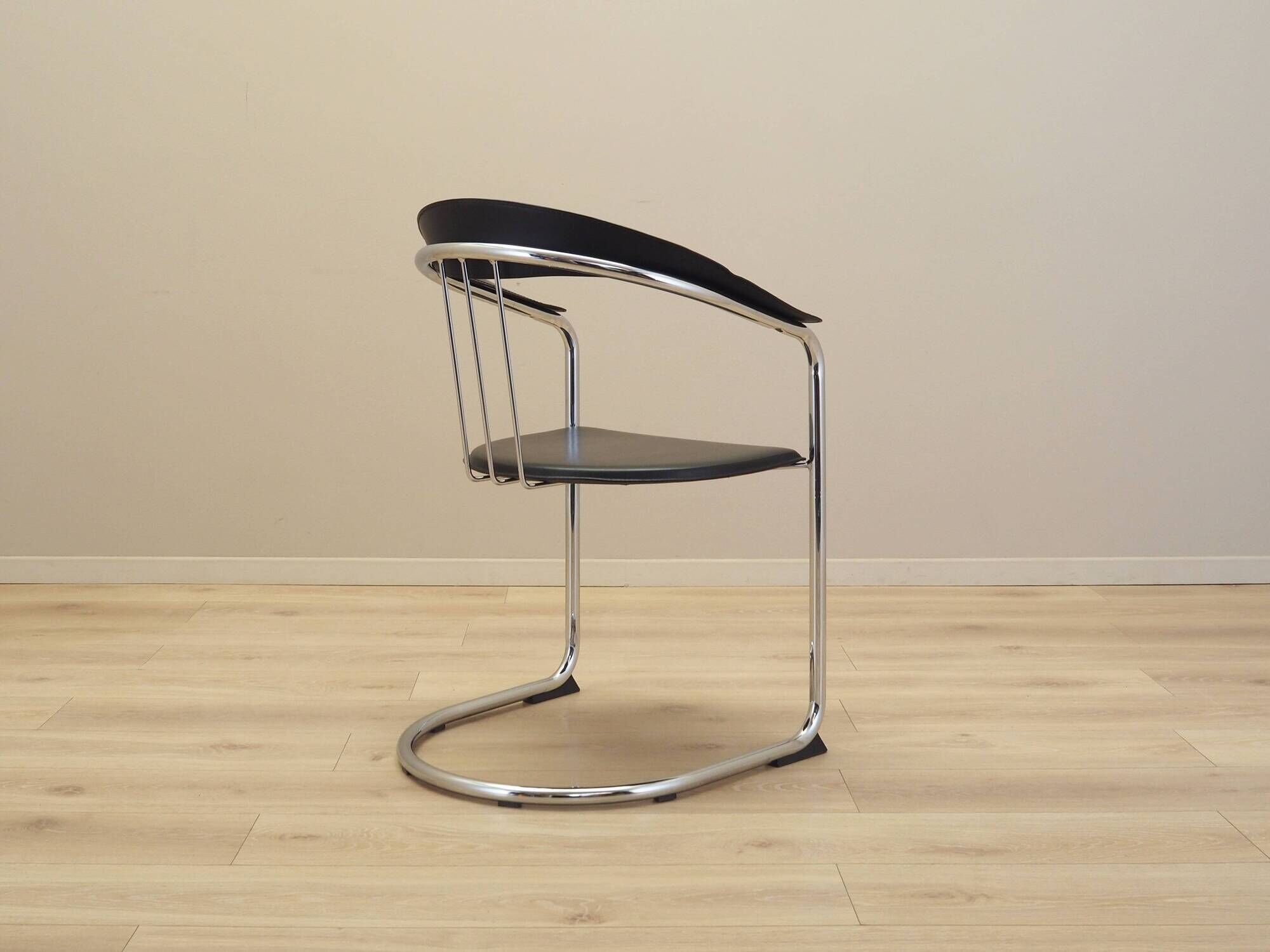 Set of four chairs, Italian design, 1980s, production: Italy