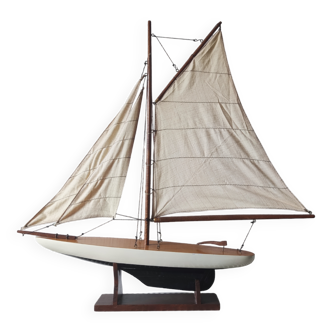 Model sailboat