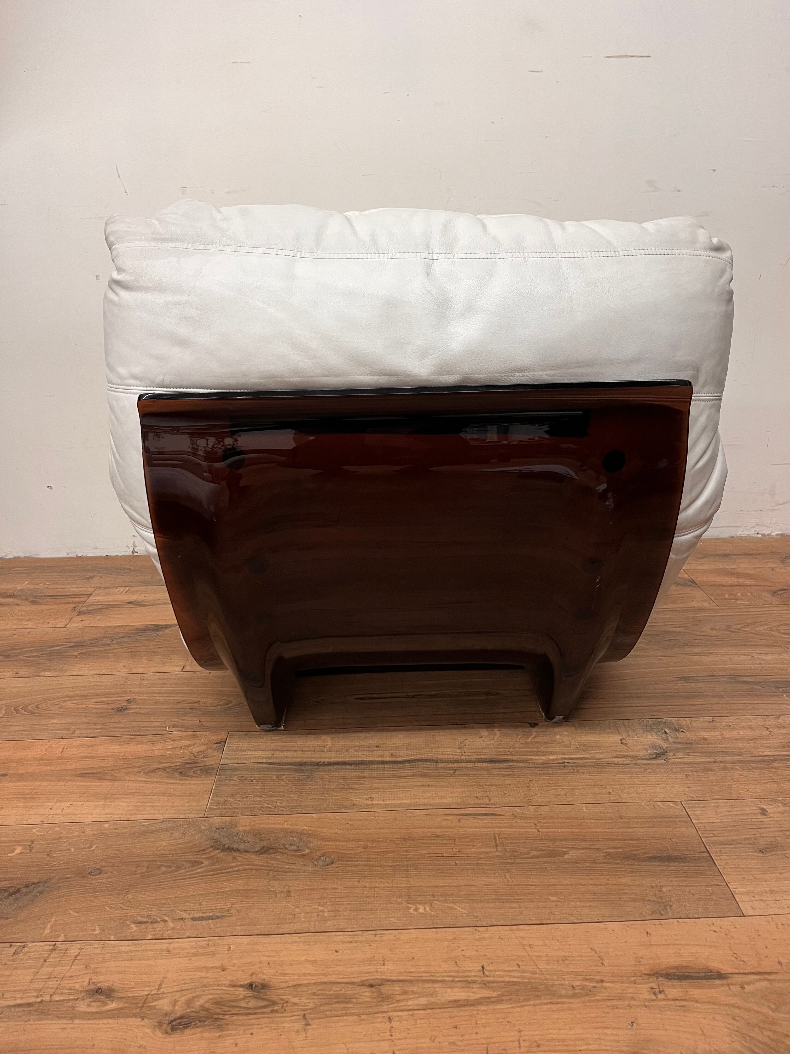 Armchair and ottoman Marsala in white leather by Michel Ducaroy for Ligne Roset