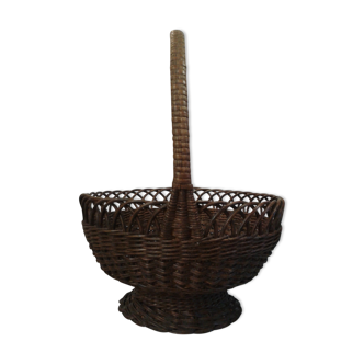 Panier ancien sur pied