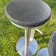 Tabourets de bar en inox et cuir noir