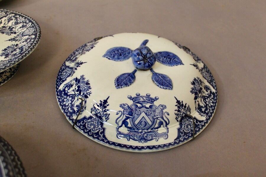 Service in faience of Gien Coat of arms crown and lions XIXth