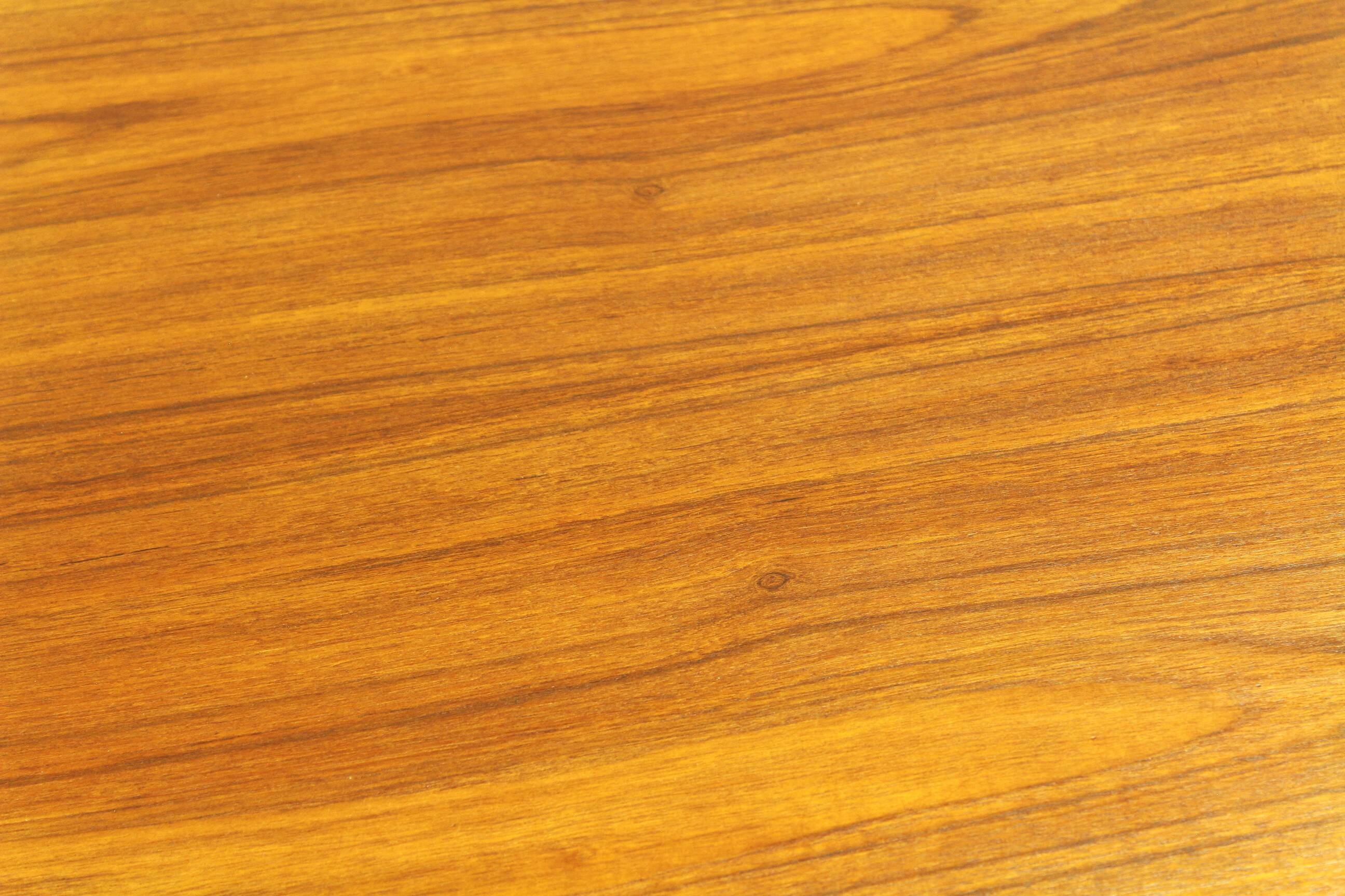 Table à manger en teck par Henning Kjaernulf, Danemark, années 1960.