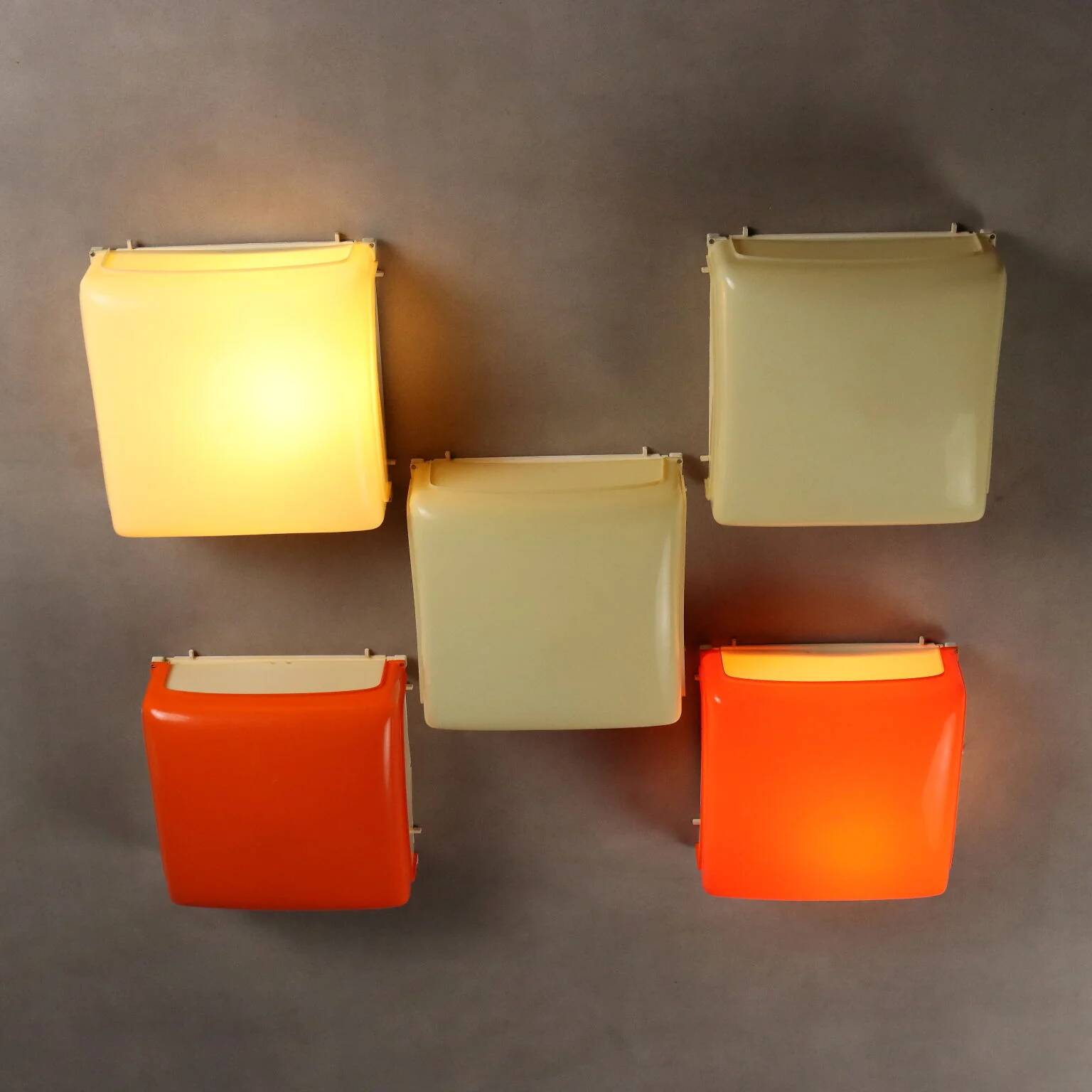 Artemide Cnosso lamp in coloured plastic, designed in Italy in the 1960s-70s.