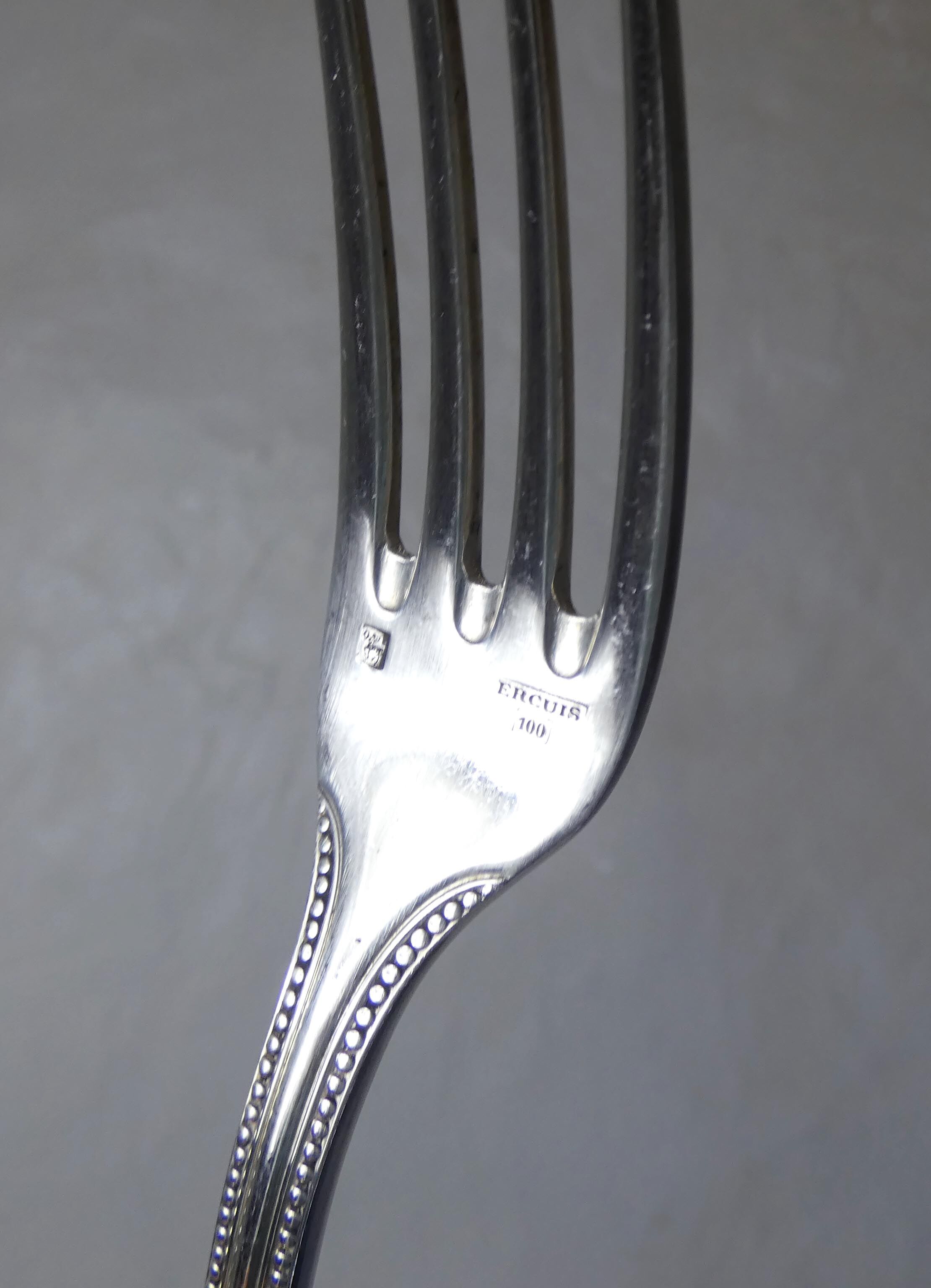 Ménagère 54 pièces orfèvrerie ercuis 100g modèle perle