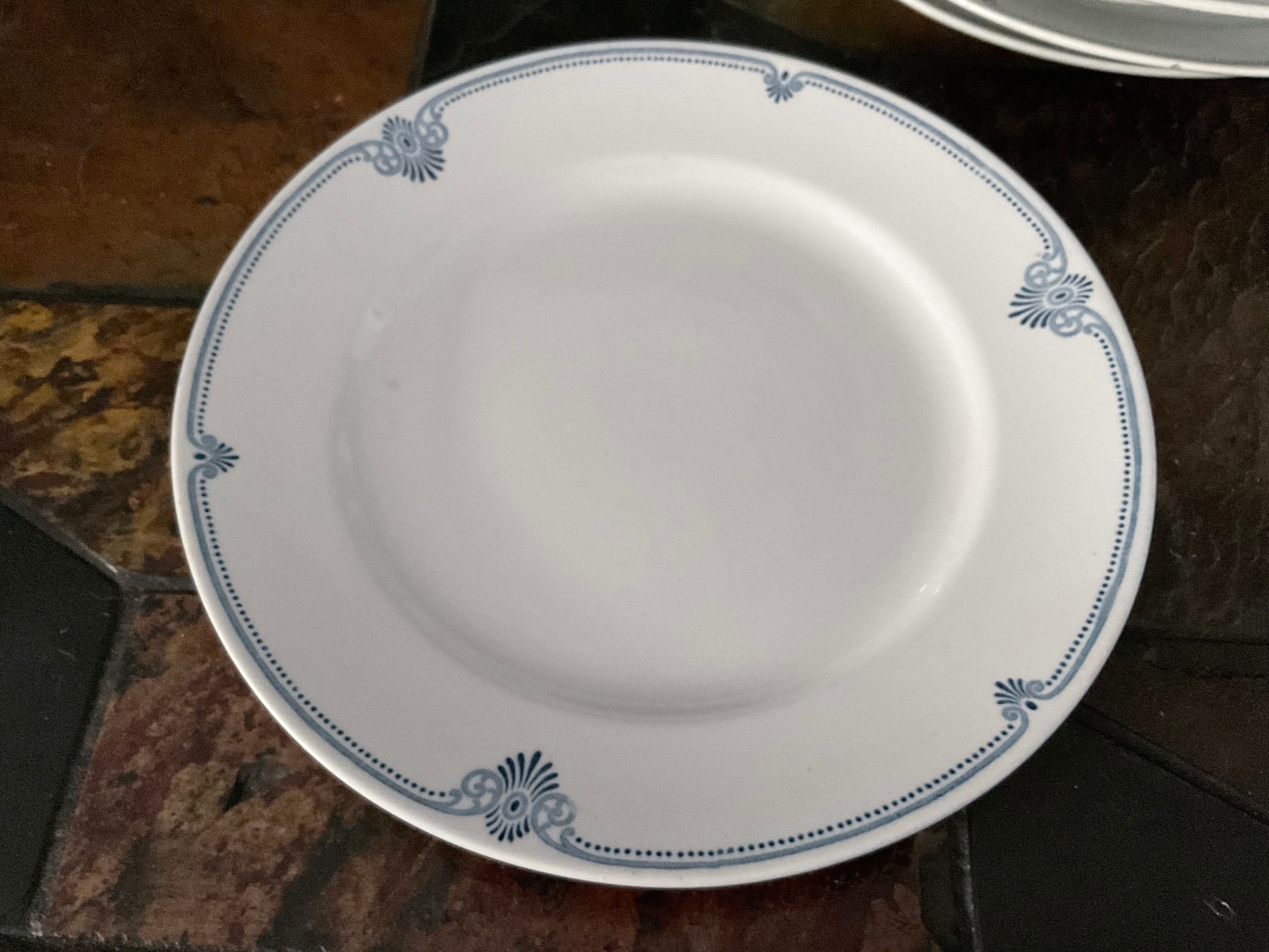 5 flat plates diameter 24.5 cm .villeroy and Boch