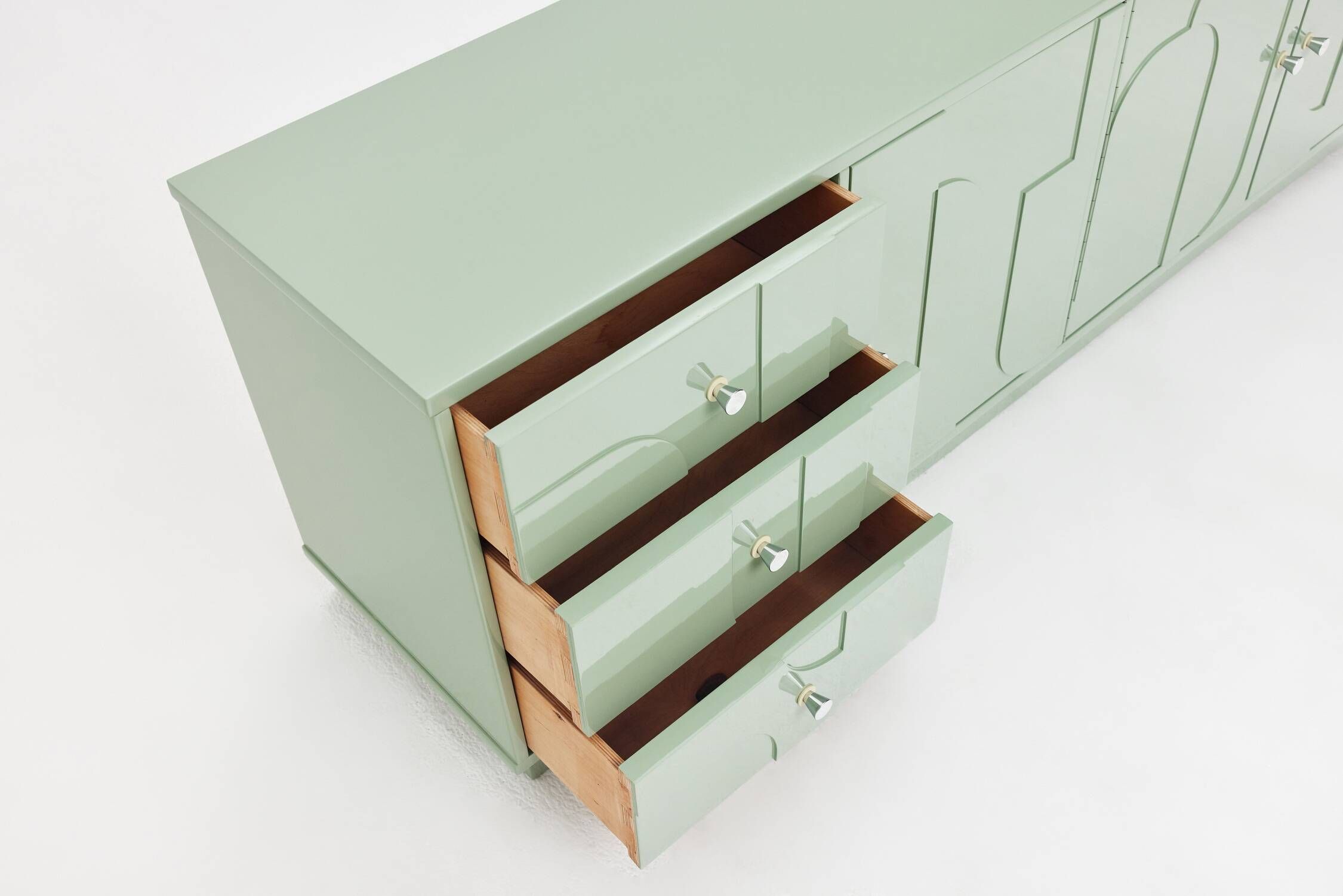 Buffet vintage des années 1970, vert pastel, relief, finition brillante, chrome