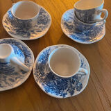 Set of 5 cups and under cups and 2 carafons in Gien porcelain.