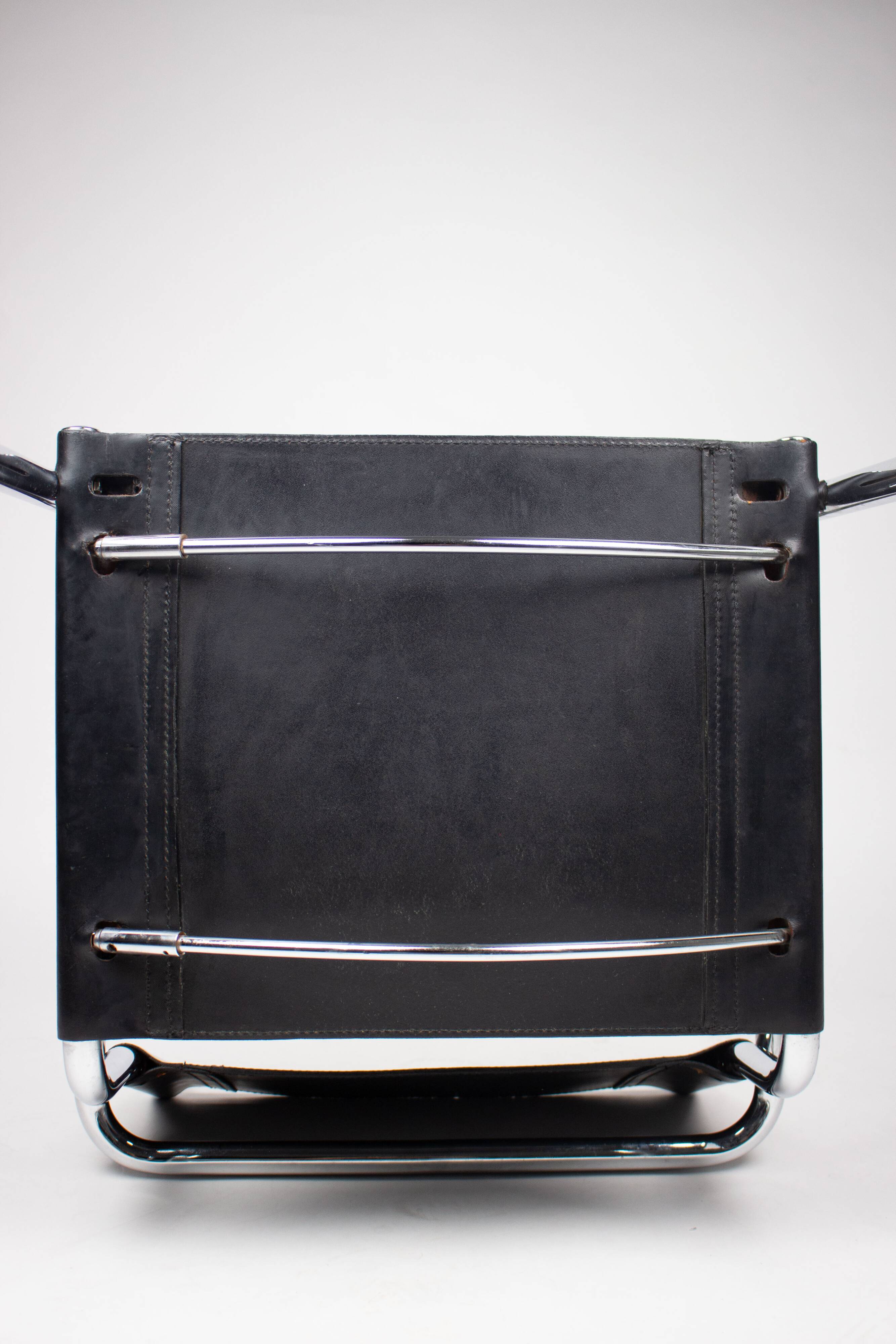 Pair of Matteo Grassi MG5 chairs in black leather and chrome