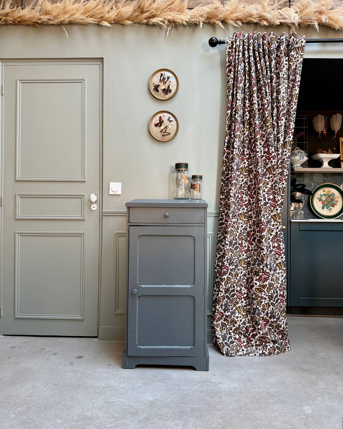 Trade furniture, vinyl furniture (renovated)