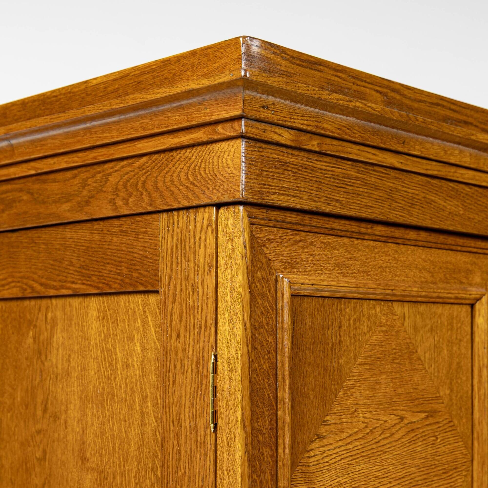 Grande armoire trois portes en chêne - Interguerre 1920-1939