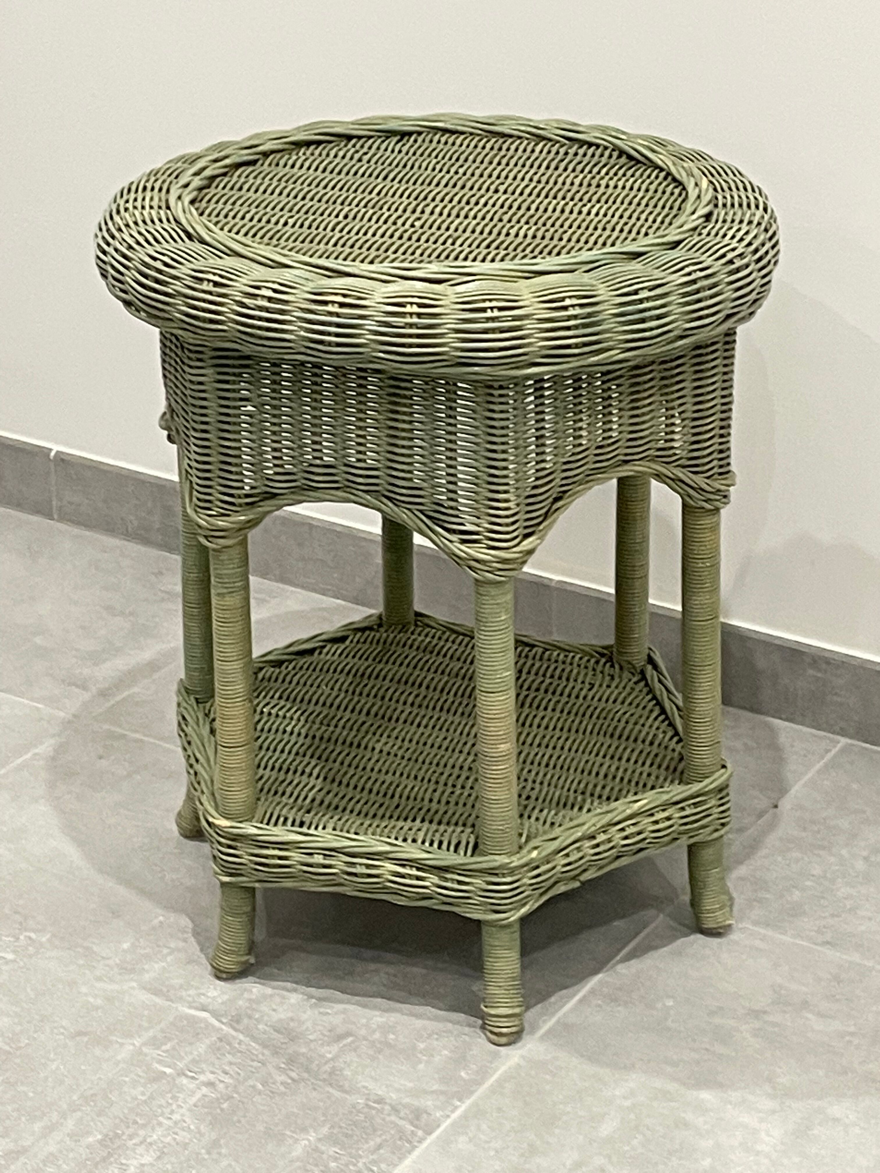 Side table or pedestal table in tinted basketry