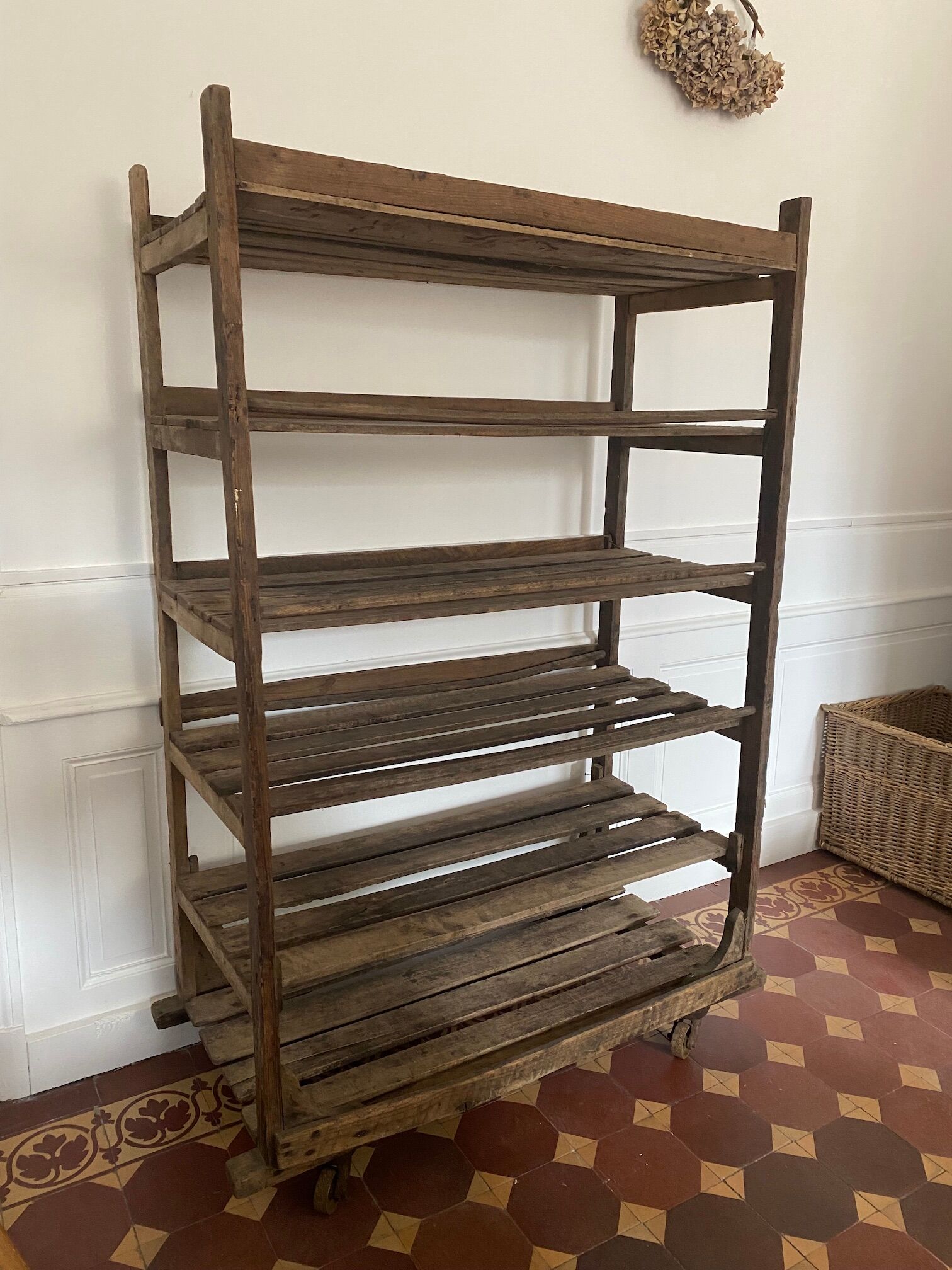 Trade furniture - Hardware shelf