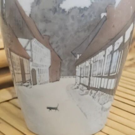 Vase vintage en porcelaine Bing & Grondahl décor vieux Arrhus au chat noir - Danemark années 70