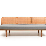 Early Daybed GE-258 in Oak and Cane by Hans J. Wegner