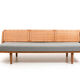Daybed GE-258 en chêne et canne par Hans J. Wegner