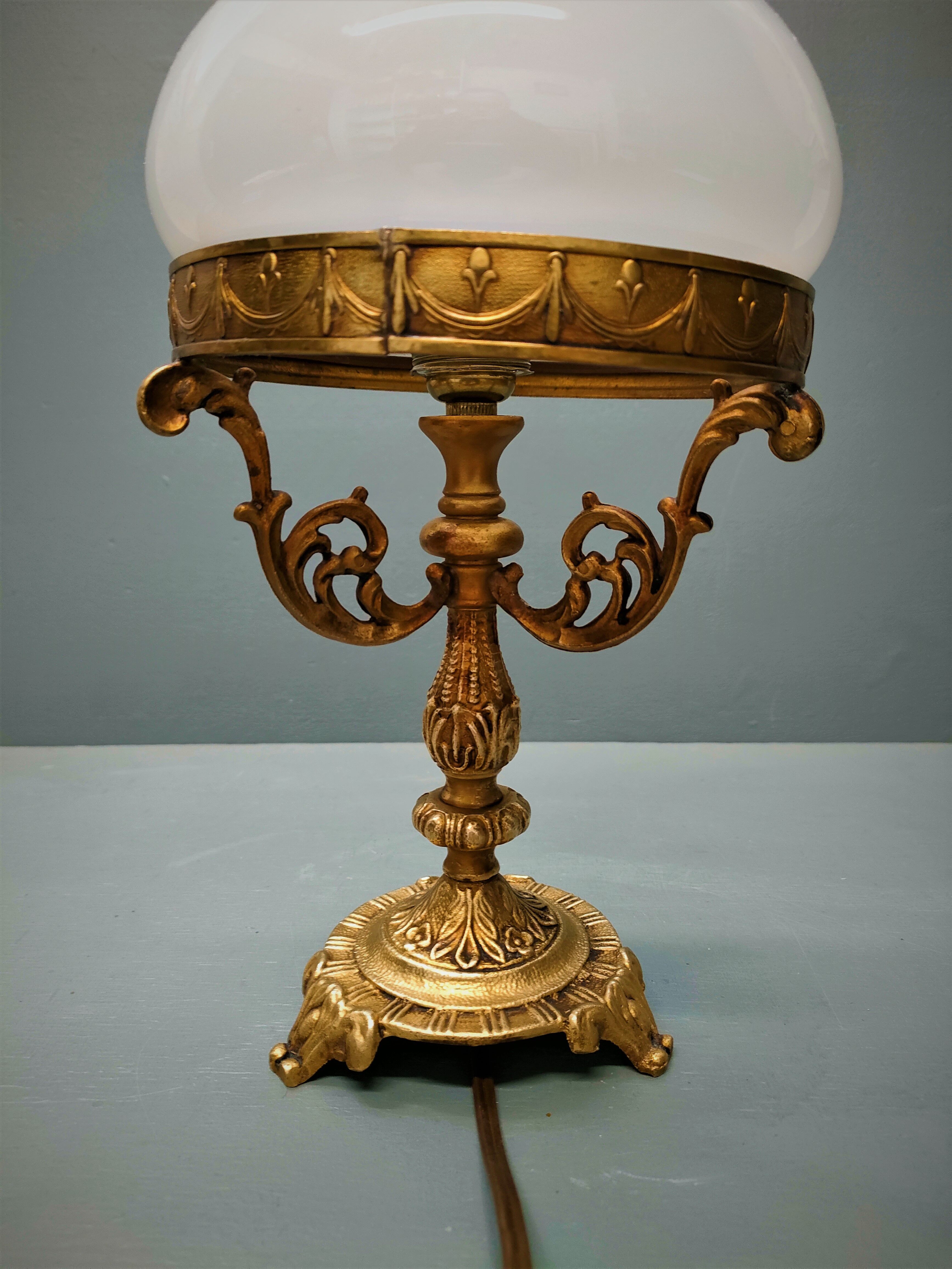 Tripod table lamp - Gilded bronze, opaline - 50s - France