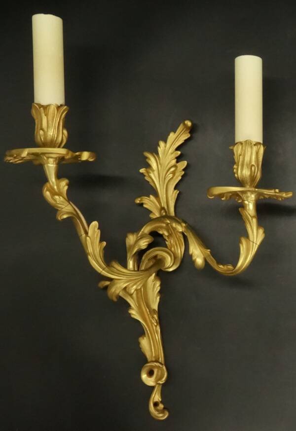 Large pair of stamped wall sconces in Louis XV style - gilded bronze