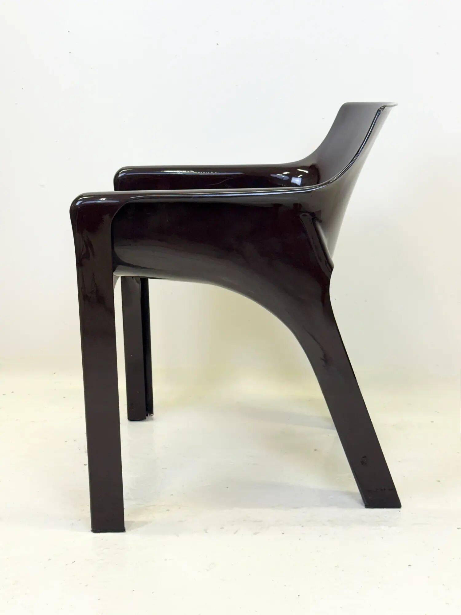 "Gaudì" Armchair Chocolate – Magistretti for Artemide, Italy, 1970