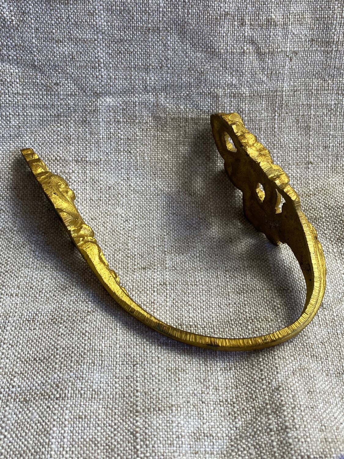 Patère en bronze doré