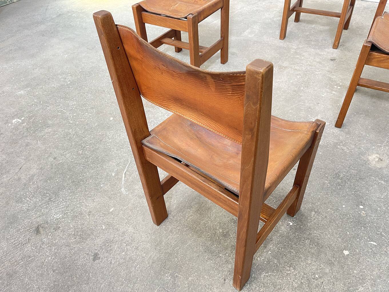 Set of 6 Maison Regain chairs in leather and elm