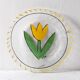 Assiette en verre vintage Kosta Boda : design tulipe jaune / Ulrica Hydman Vallien