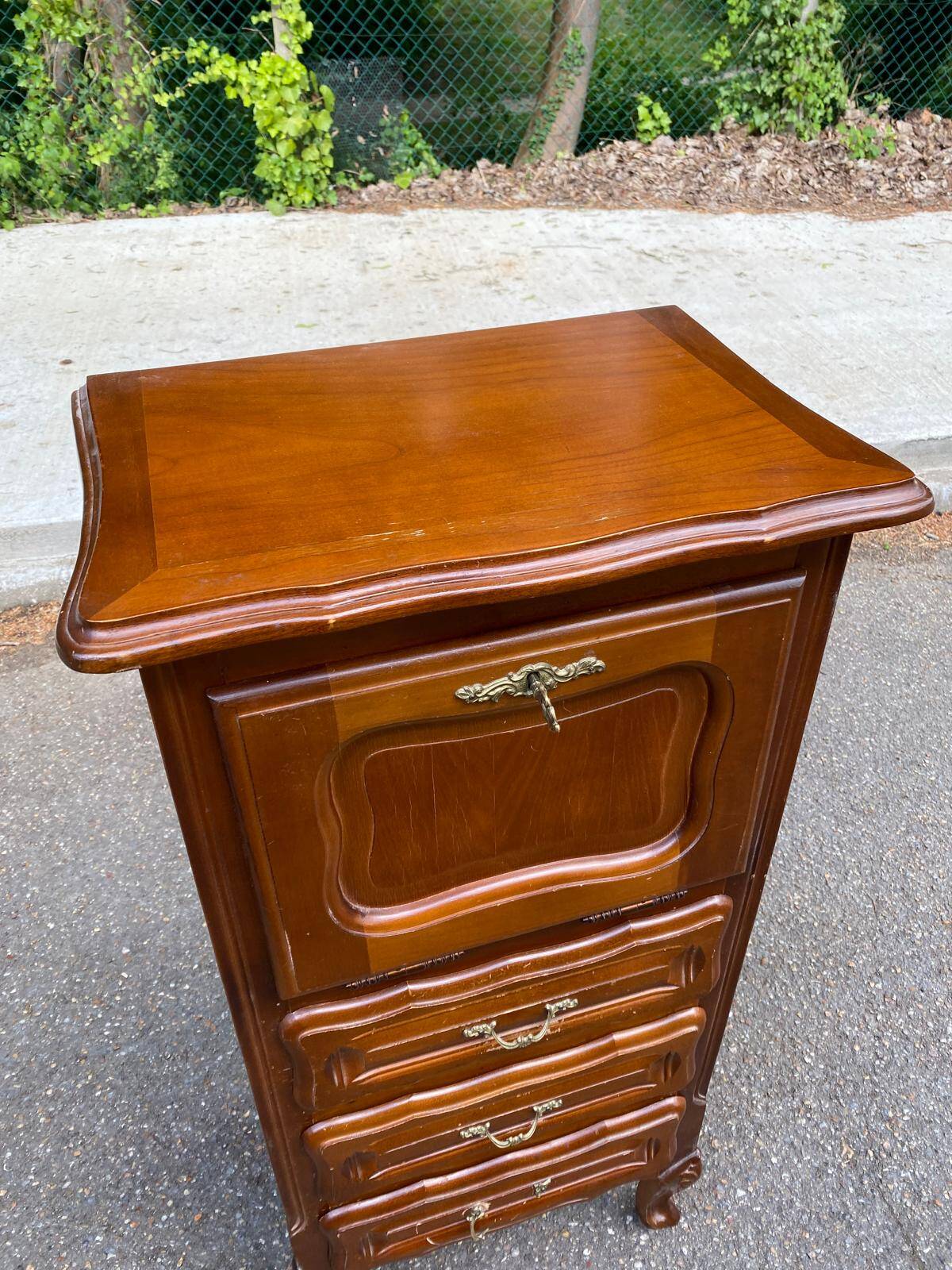 Commode en bois massif Louis XV chiffonnier