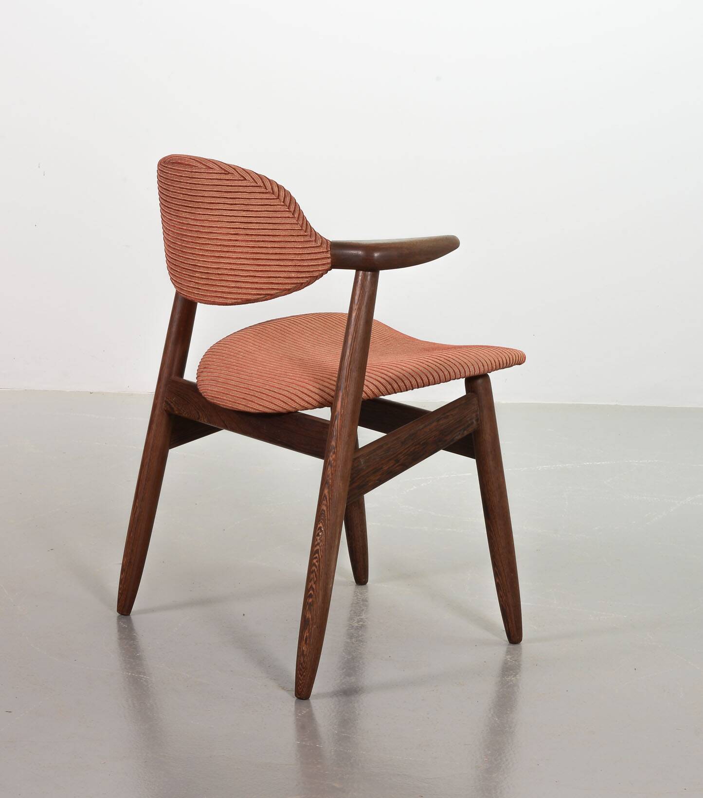 4 Wenge Cowhorn Tijsseling Dining Chairs with Stone Red Fabric, Hulmefa 60s