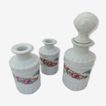 Garniture salle de bain série de 3 pots en porcelaine de Paris au même décor fleuri