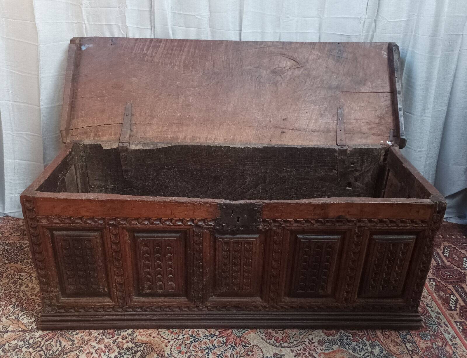 Louis XIII chest in carved walnut, 17th century