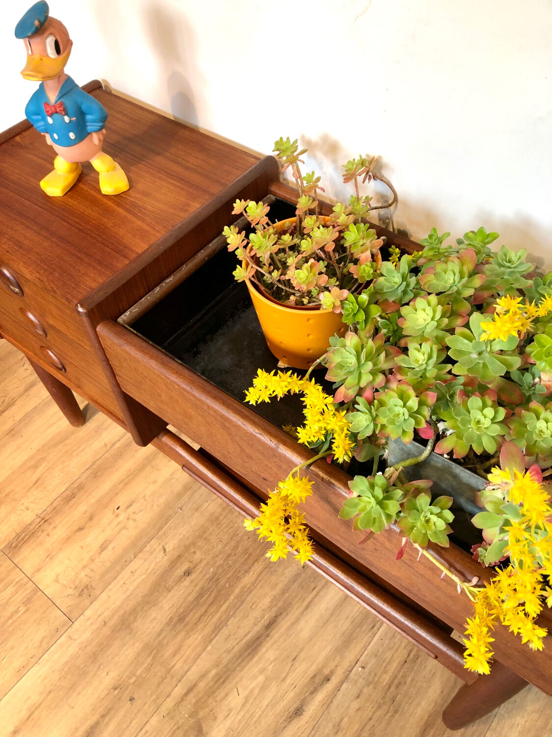 Scandinavian planter