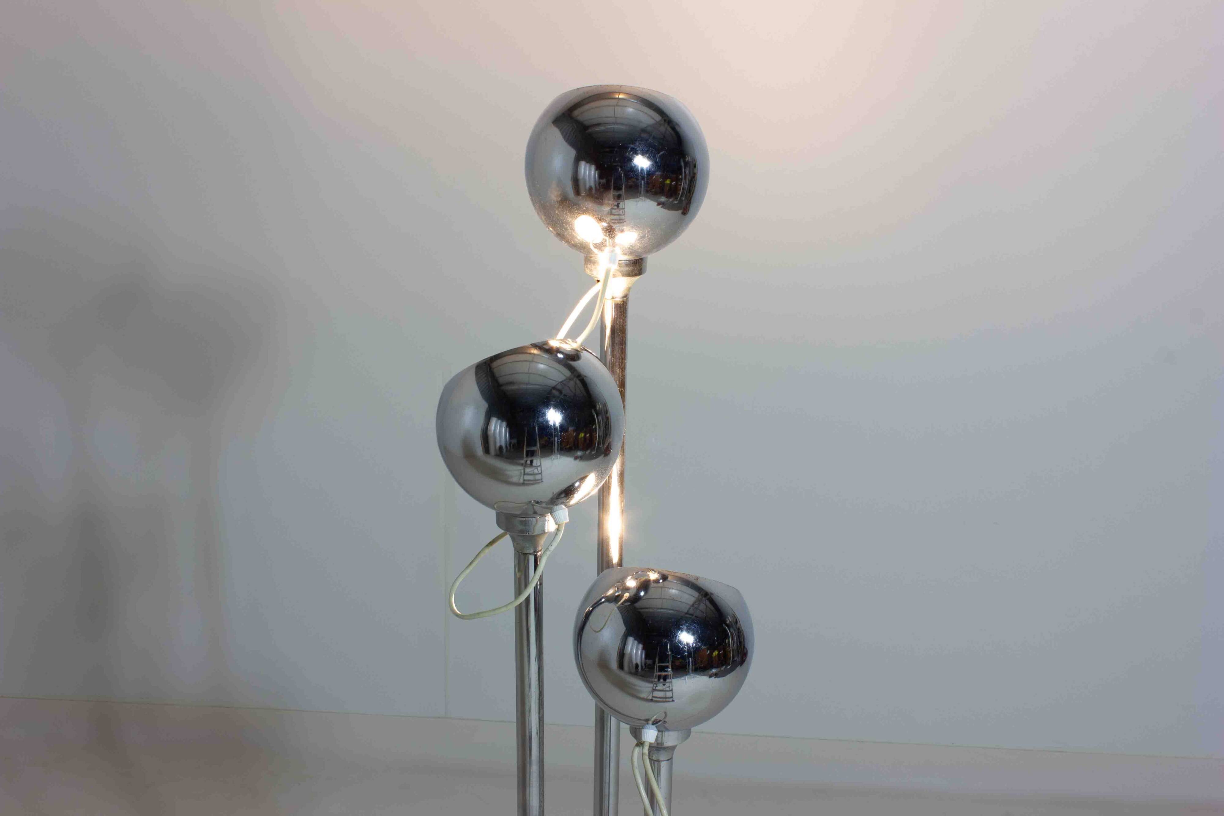Chrome floor lamp with adjustable metal ball-shaped lights, Italy 1970s