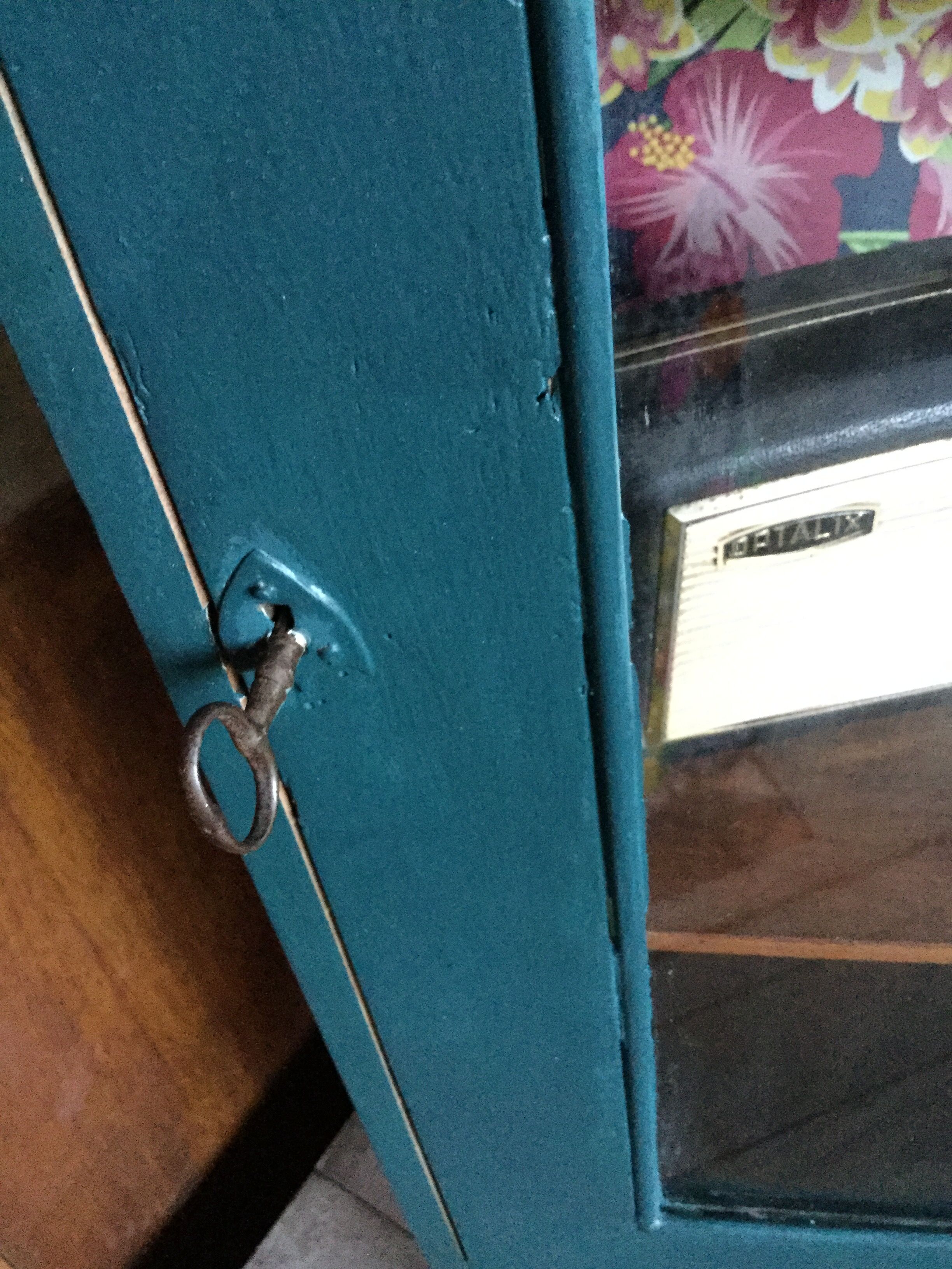 Small wardrobe showcase H100