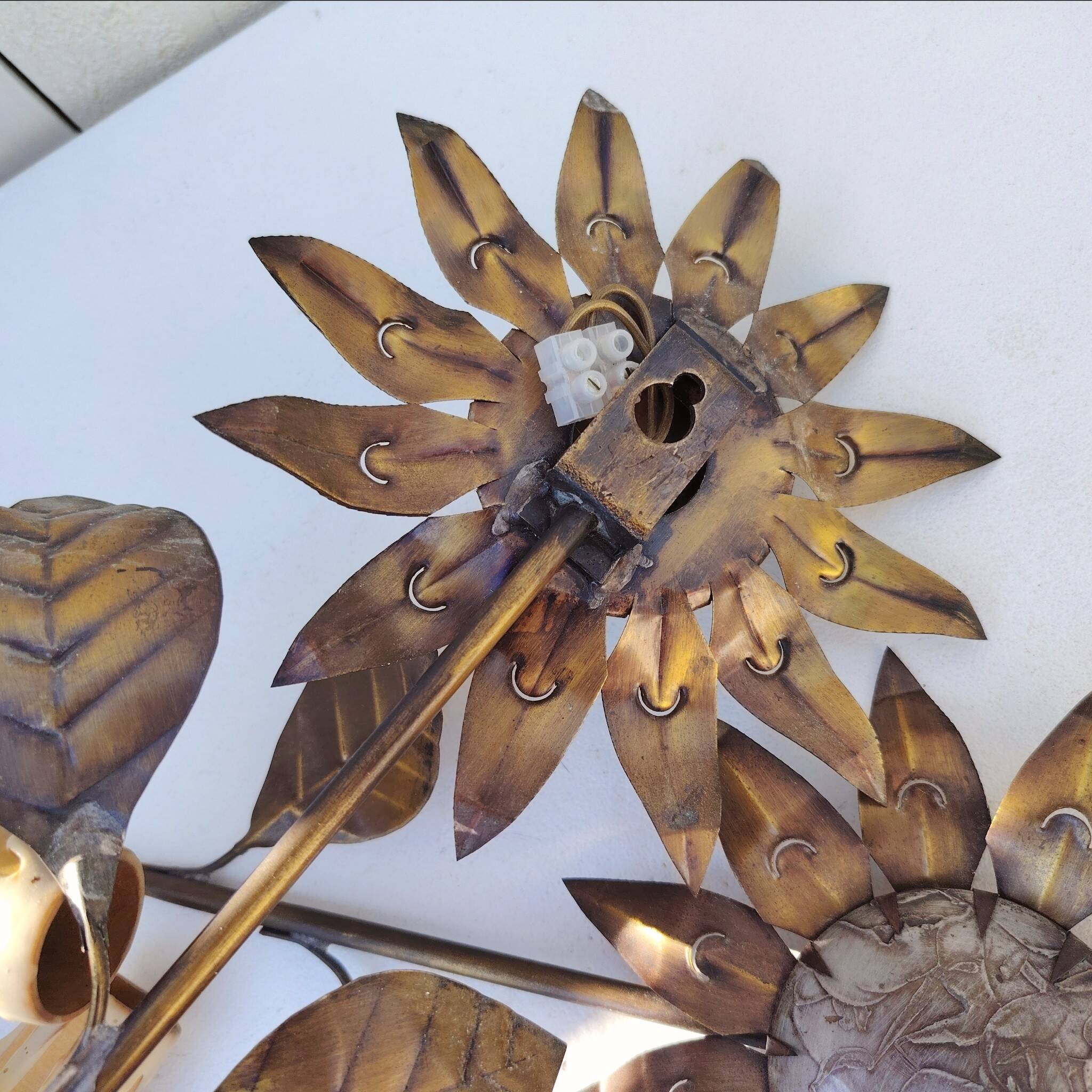 Paire d’appliques fleurs, cuivre et étain. Vintage