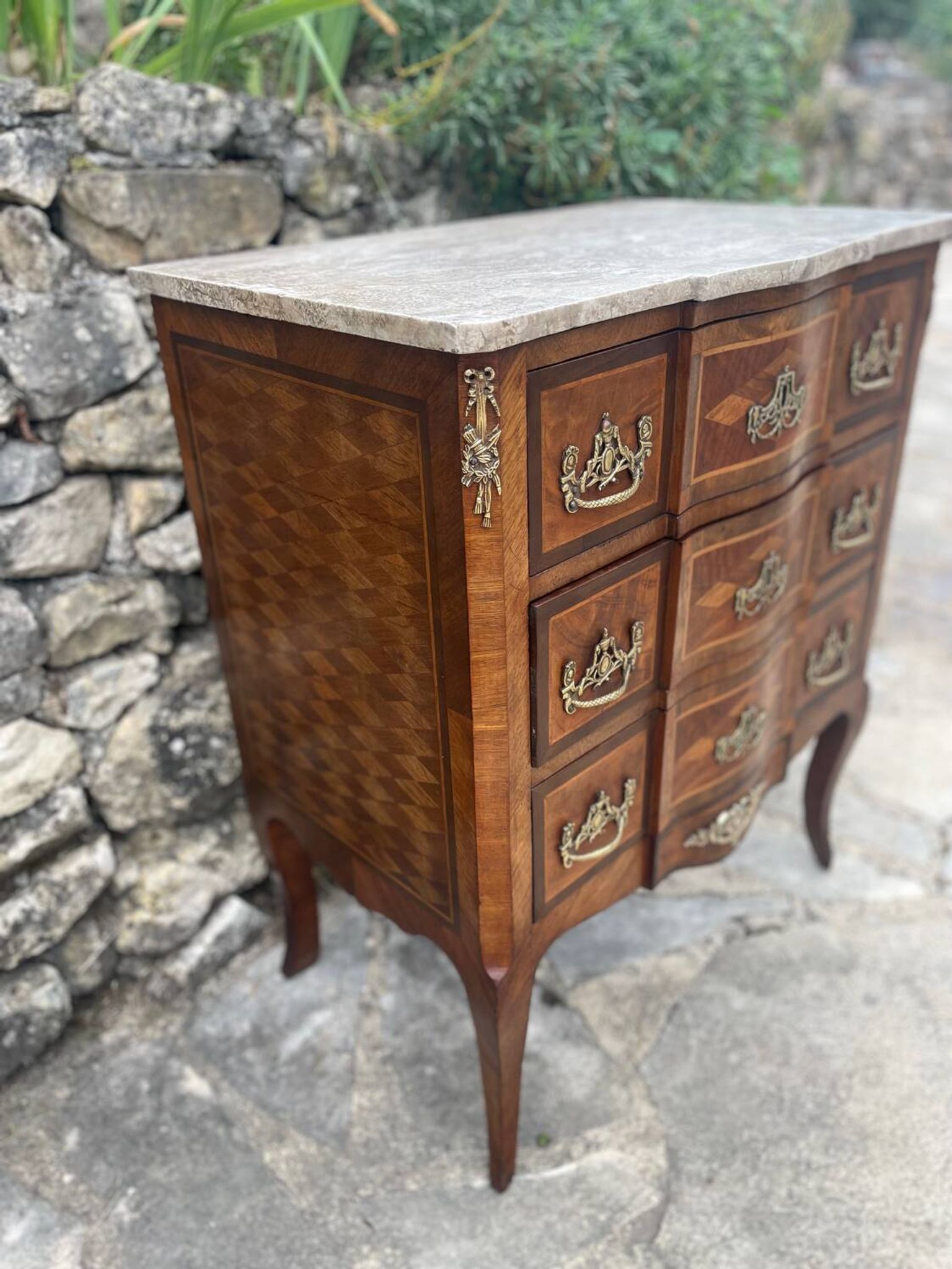 Small marquetry chest of drawers with central projection, 19th century period