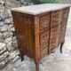Petite commode en Marqueterie à Ressaut central Époque XIX eme siècle