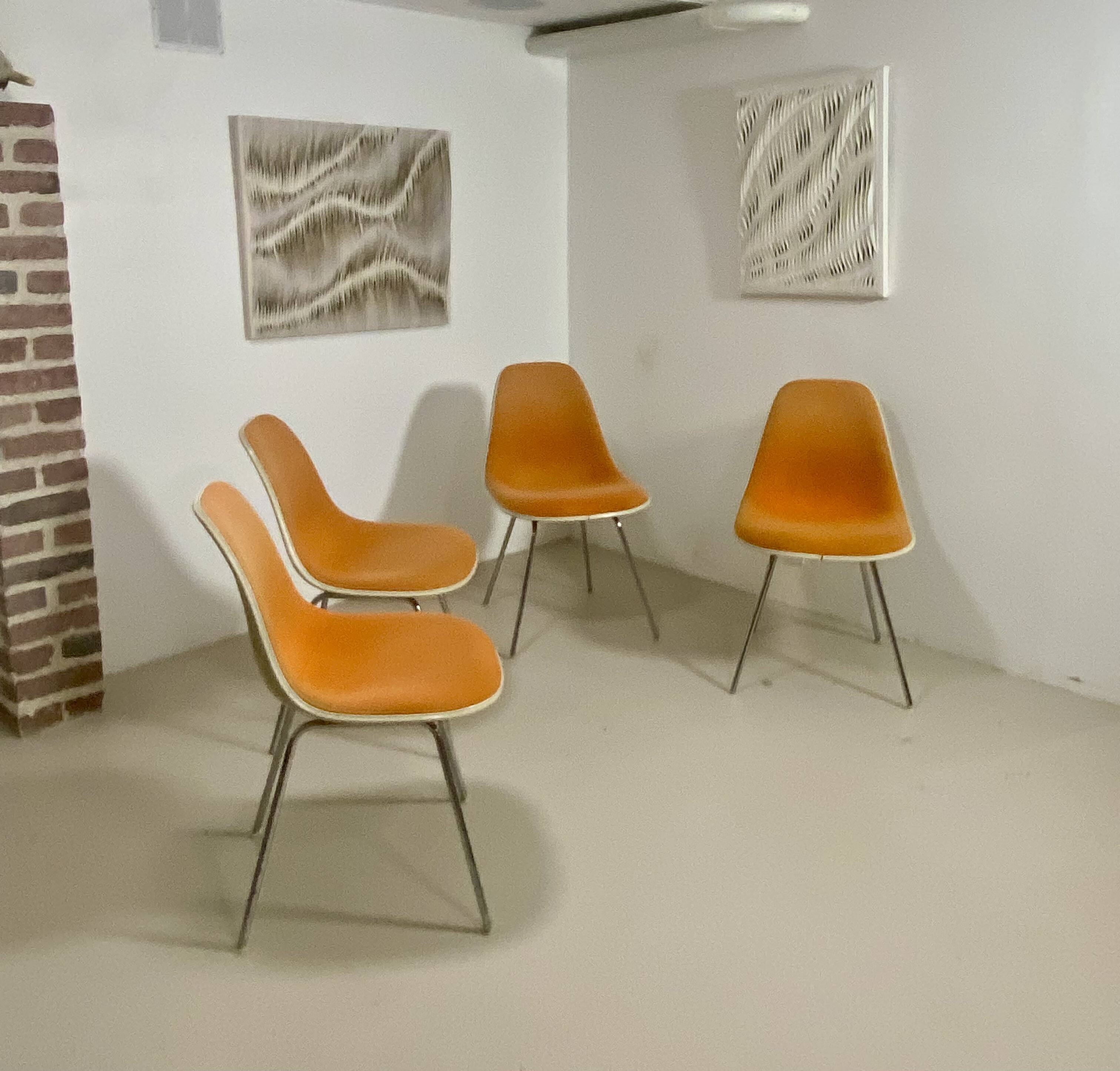 Set of 4 DSW Eames chairs – Herman Miller (1952)