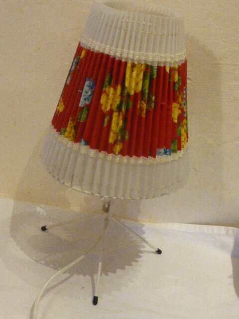 Table lamp, metal base, plastic pleated dayshade and fabrics, design and vintage 1950/60